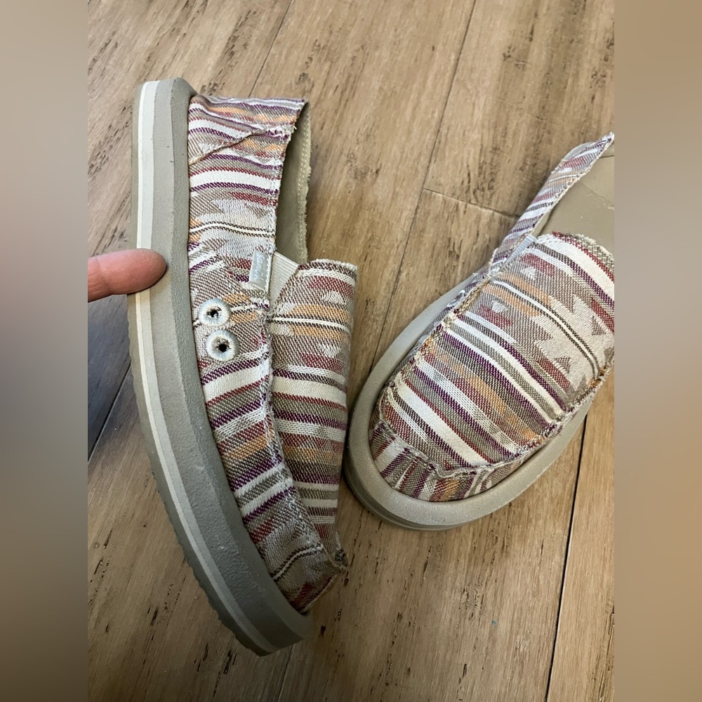 Sanuk  textile striped earth tones platform women’s loafers. Size 10 like new